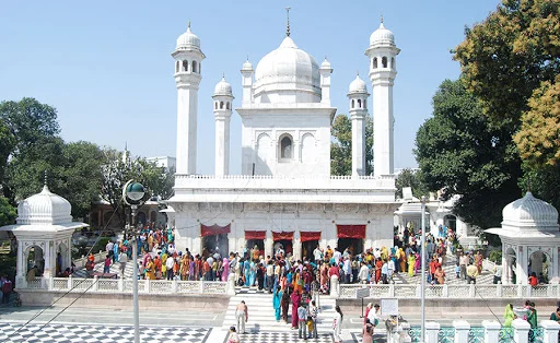 Guru Ram Rai Gurudwara Jhanda Sahib Dehradun taxi